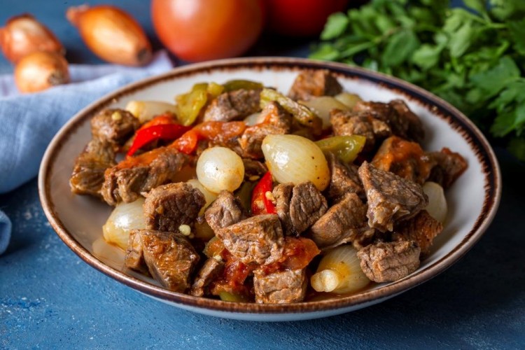 طريقة عمل اللحمة بالبصل